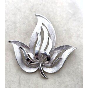 Vintage   Trifari 3-Leaf Matte Silver-Tone Openwork Brooch Pin with Polished Det